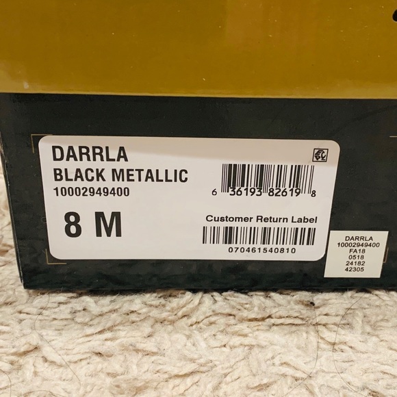 ✨NIB✨ Black Metalic w/ Gem Studs Heel - Picture 8 of 8